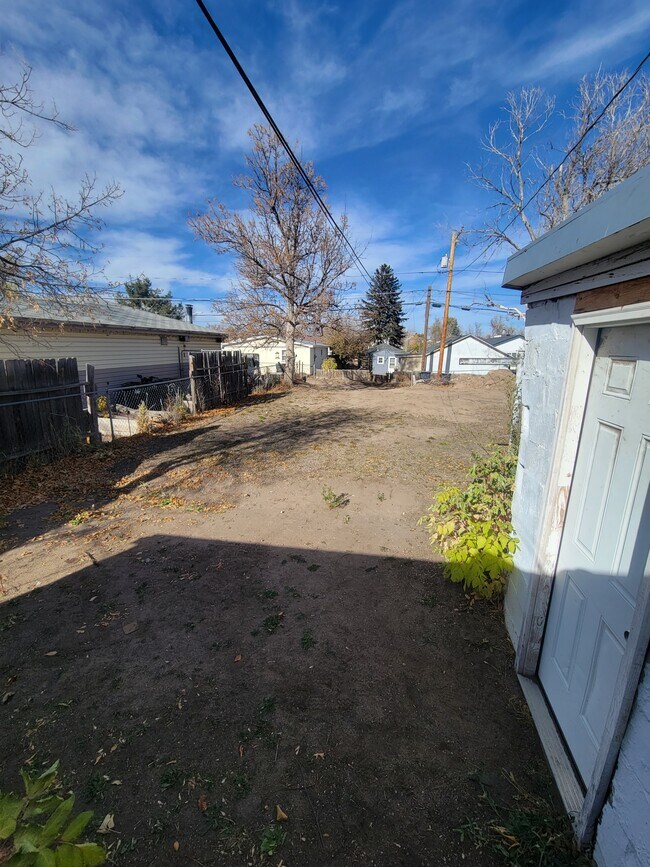 Building Photo - 2406 E 10th St