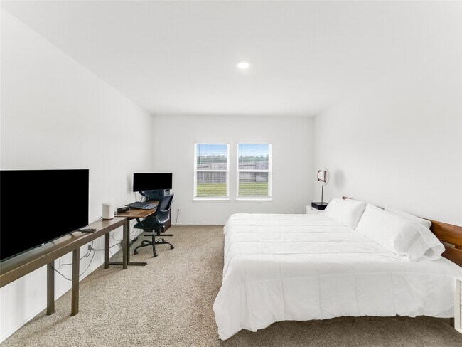 Building Photo - 15022 High Rpds Ln