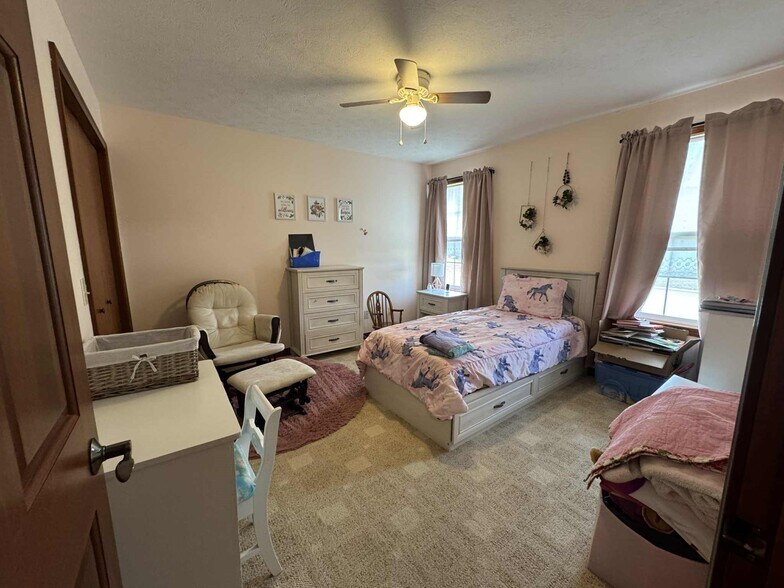 Building Photo - 4 Compass Point Ct