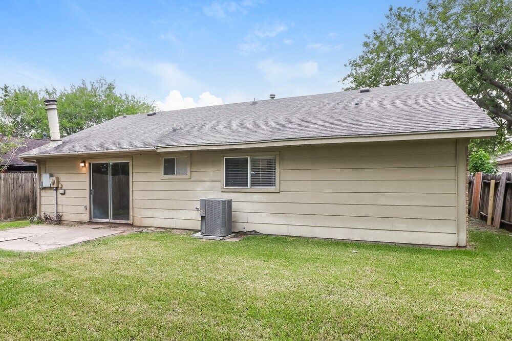 Building Photo - 6527 La Violetta Dr