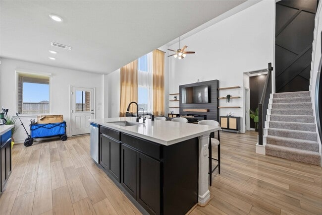 Building Photo - 2940 Golden Dust Dr