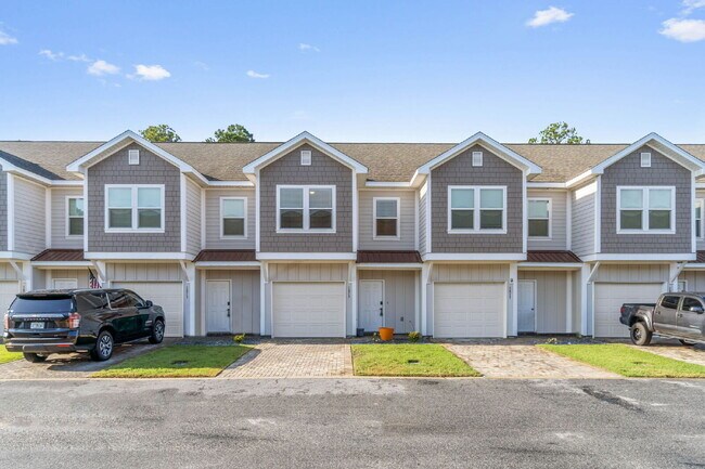 Primary Photo - 1817 Stable Ln