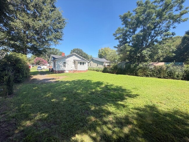 Building Photo - Just remolded 3 bedroom 1 bathroom house. Very close to I85 and Downtown Kannapolis
