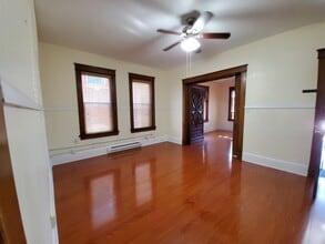 Building Photo - 1 br Downtown Charmer