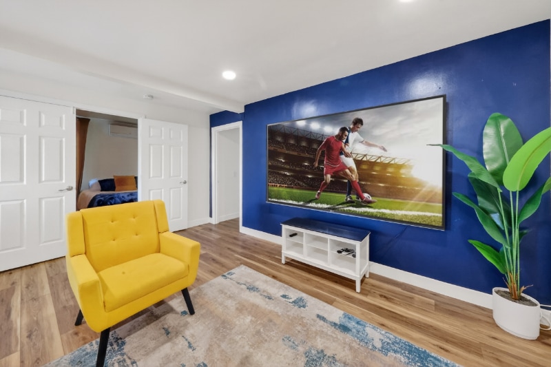 Building Photo - 225 S Main St