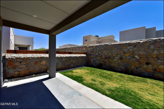 Building Photo - 13868 Paseo Perlas Dr