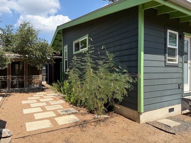 Building Photo - 6115 Felix Ave