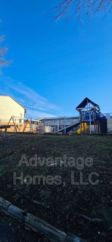 Building Photo - 832 N 70th St