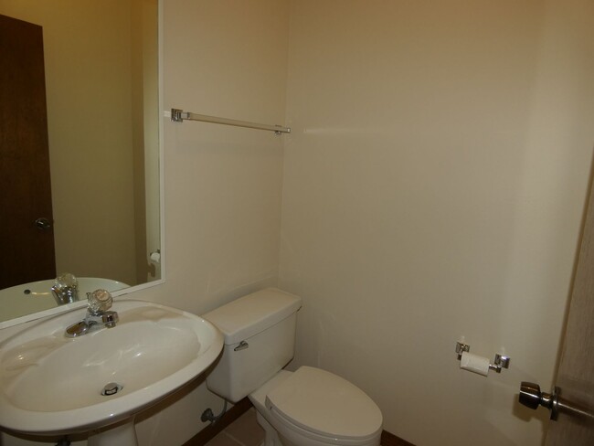 Building Photo - Custom Home On 1.78 Acre Lot