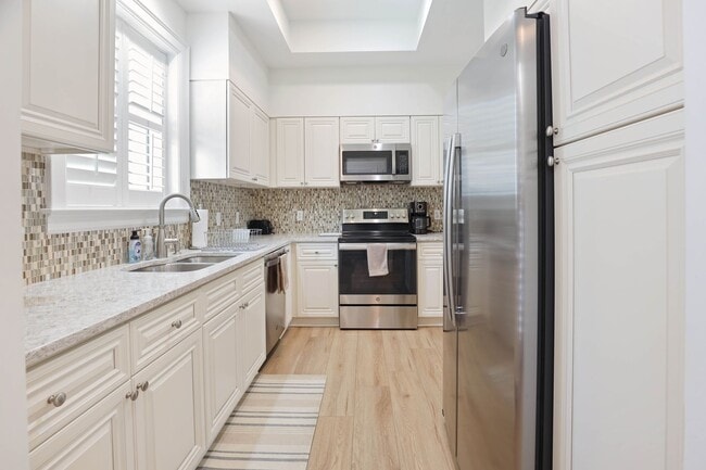 Building Photo - Georgian-Style Townhome Located At Bishops Court at The Oaks Preserve!
