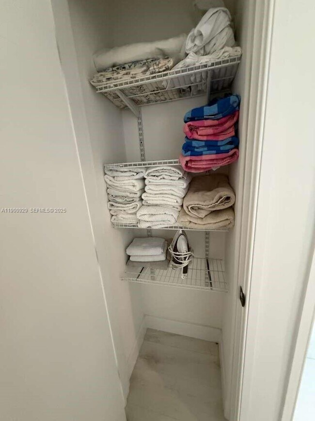 Building Photo - 2227 Roosevelt St