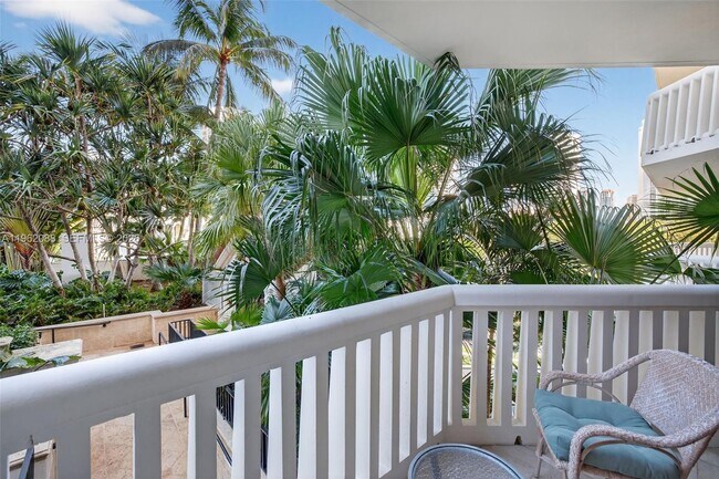 Building Photo - 2000 Island Blvd