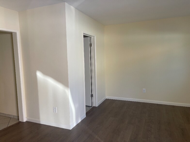 Building Photo - 14207 Sylvan St