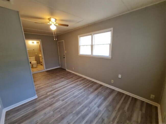 Building Photo - 1128 Karen Rd