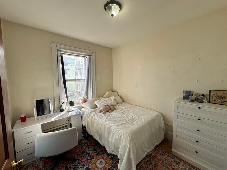 Building Photo - 71 Pontiac St