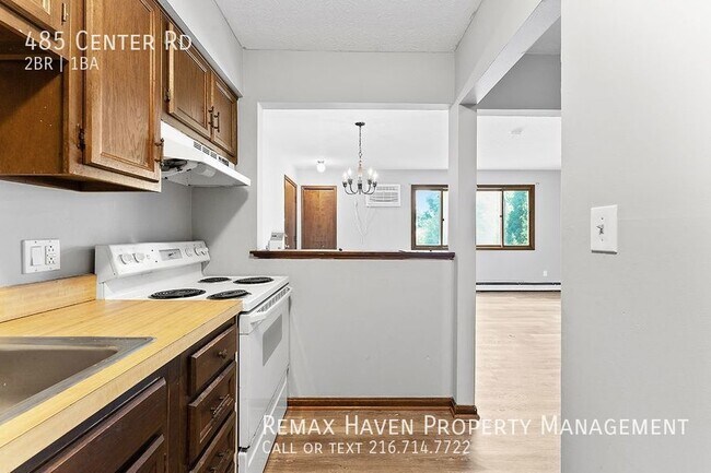 Building Photo - 485 Center Rd Unit 1, Bedford- Spacious 2 ...