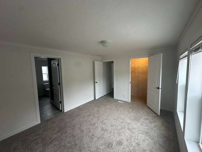 Building Photo - 5222 Greenwich Rd