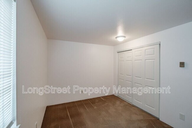 Building Photo - 1950 NW Hayes Ave