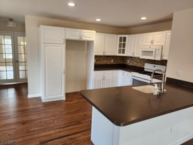 Building Photo - 27 Cypress Ln