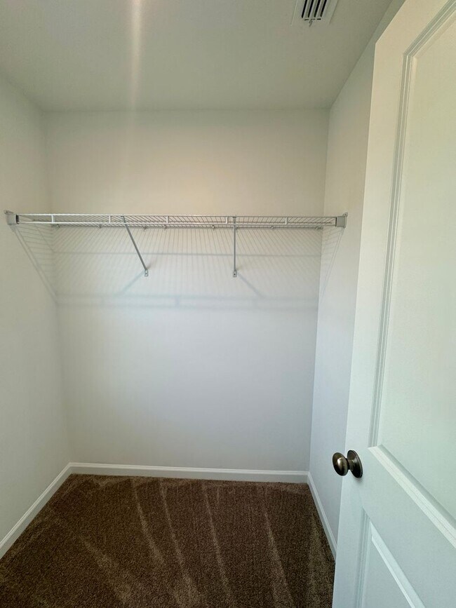 Building Photo - 4BR/2.5BA Two Car Garage in Element Park