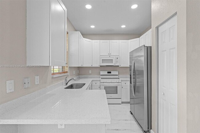 Building Photo - 443 NE 21st Terrace