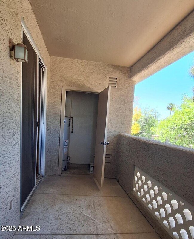 Building Photo - 2929 W Yorkshire Dr