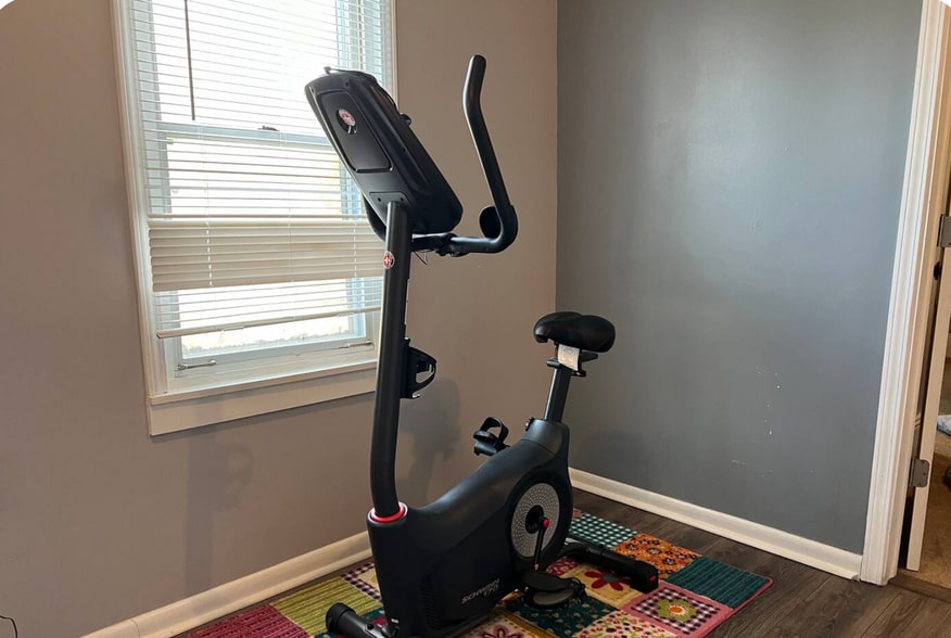 exercise bike - 3712 Hyde Ave