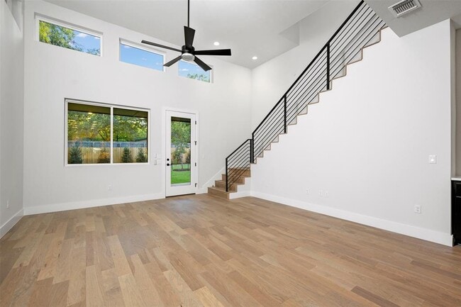 Building Photo - 407 El Paso St