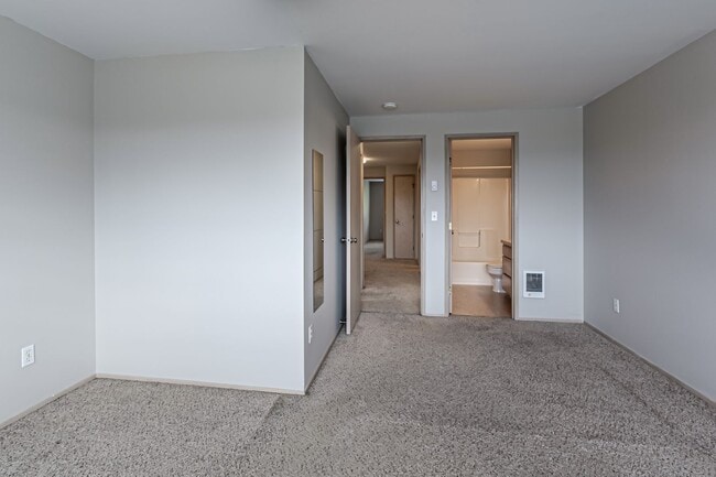 Building Photo - Wonderful Townhome in Browns Point with VI...