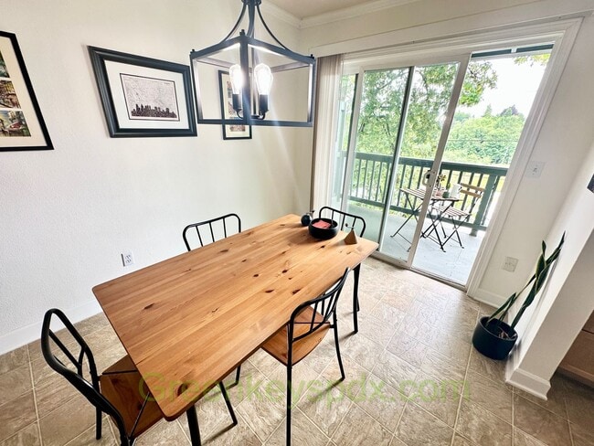 Building Photo - Two bedroom one bathroom condo in Southwes...