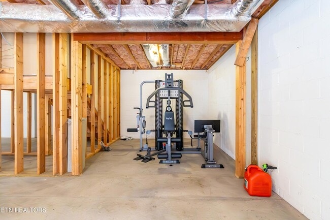 Building Photo - 8334 Bay Gardens Ln