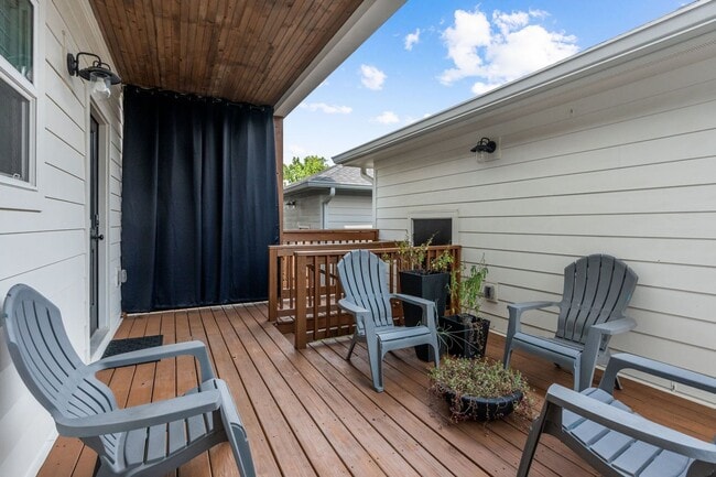 Building Photo - Stunning Rental In Charlotte Parkside