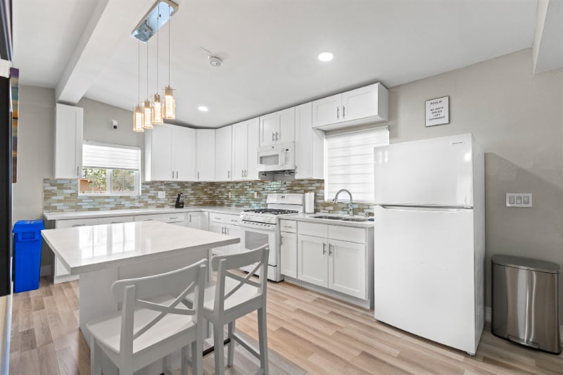 Building Photo - 2417 E Wilson Ave