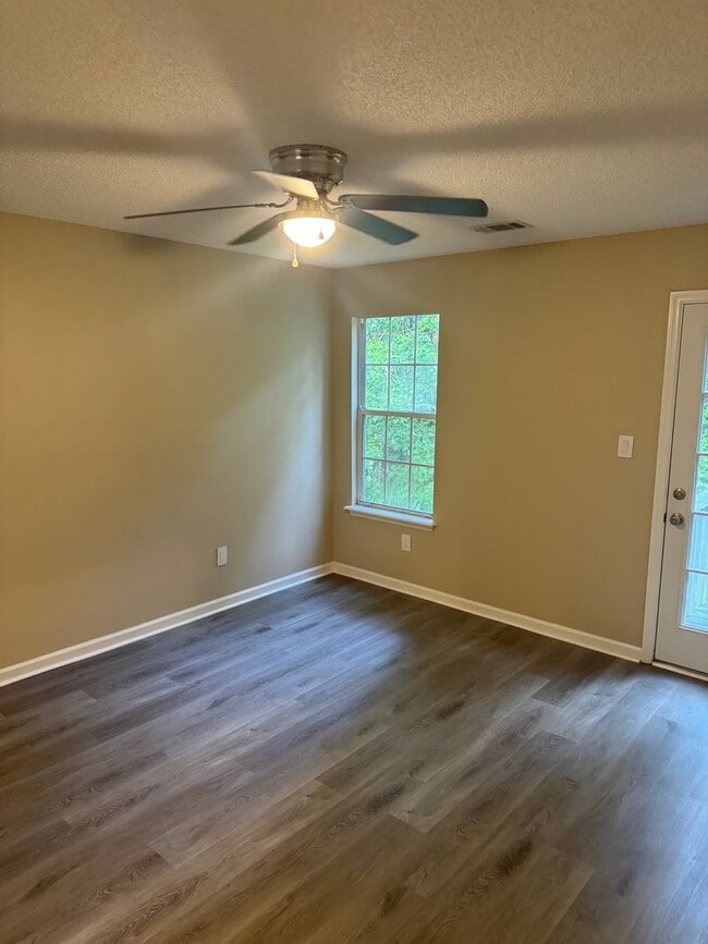 Building Photo - Great Location! North East Tallahassee