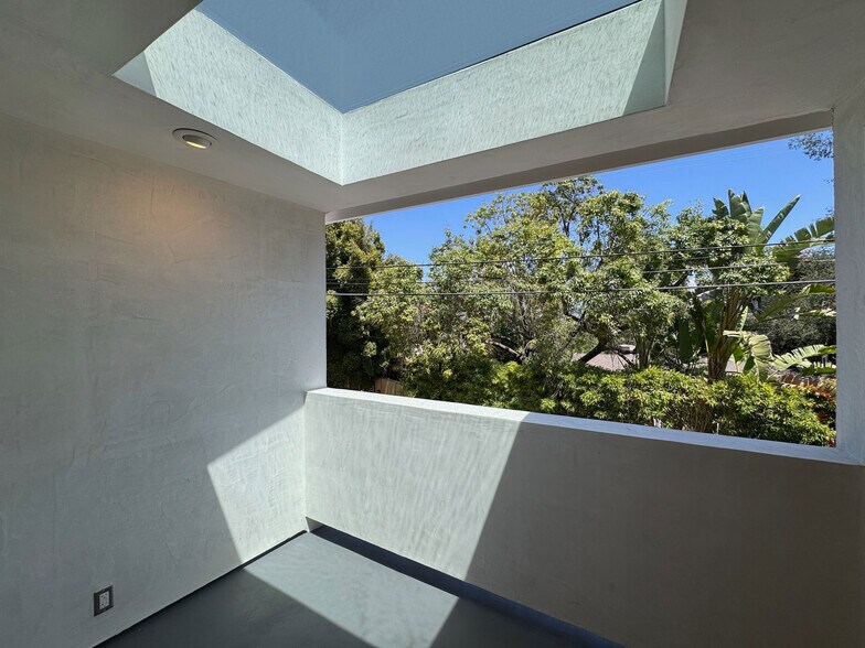 Building Photo - 8863 Lookout Mountain Ave