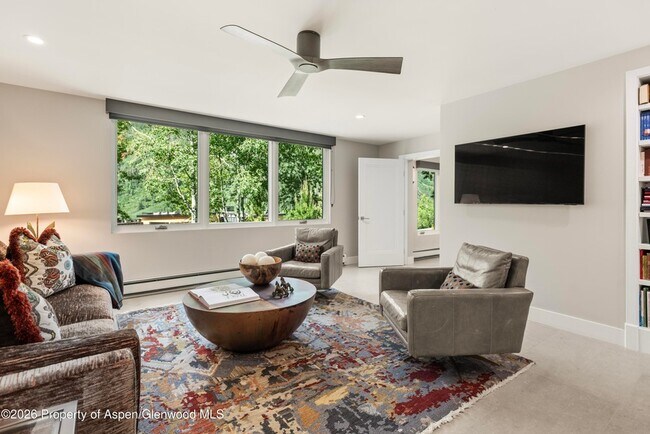 Building Photo - 552 Mountain Laurel Dr