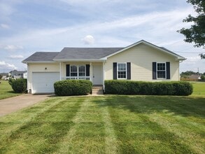 Building Photo - MOVE -IN SPECIAL $500 OFF