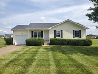 Building Photo - MOVE -IN SPECIAL $500 OFF