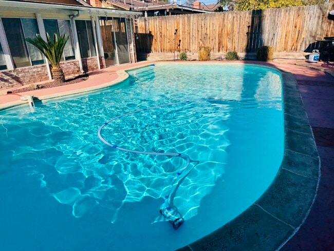 Building Photo - 4406 Glencannon St