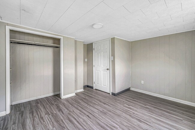 Building Photo - 401 McLean St
