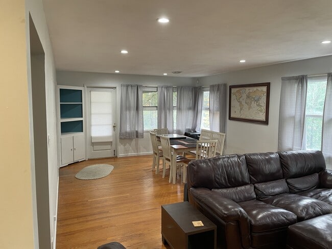 Building Photo - 104 Terrace Cir