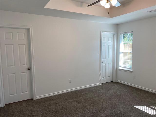 Building Photo - 521 E Sears St