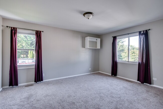Building Photo - 2670 Stoneybrook Ln