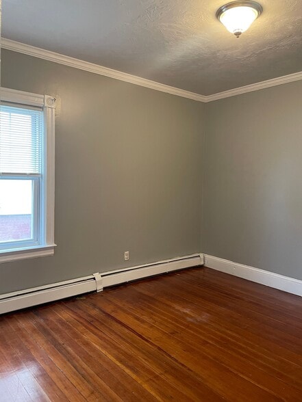 Building Photo - 458 East Ave