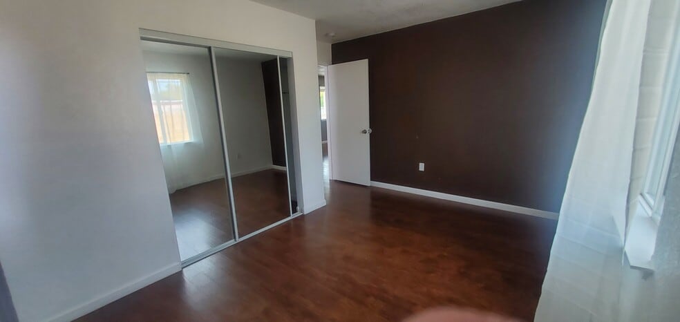 Building Photo - 629 Lee Dr