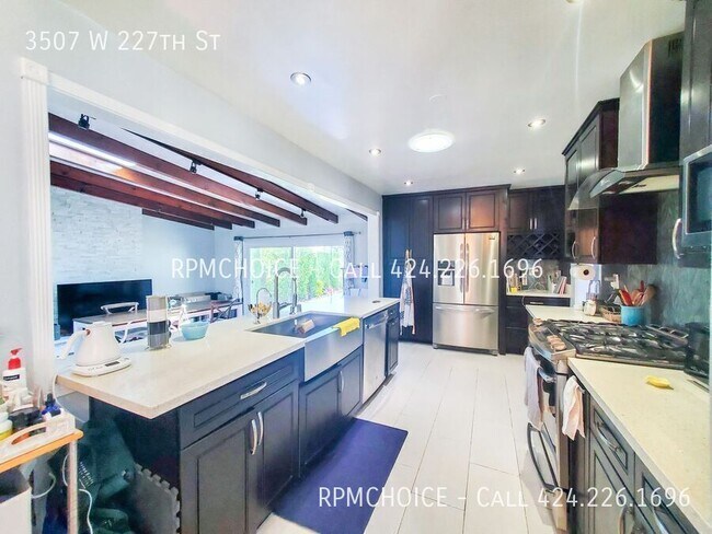 Building Photo - 3507 W 227th St