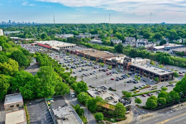 Building Photo - 640 Glen Iris Dr NE