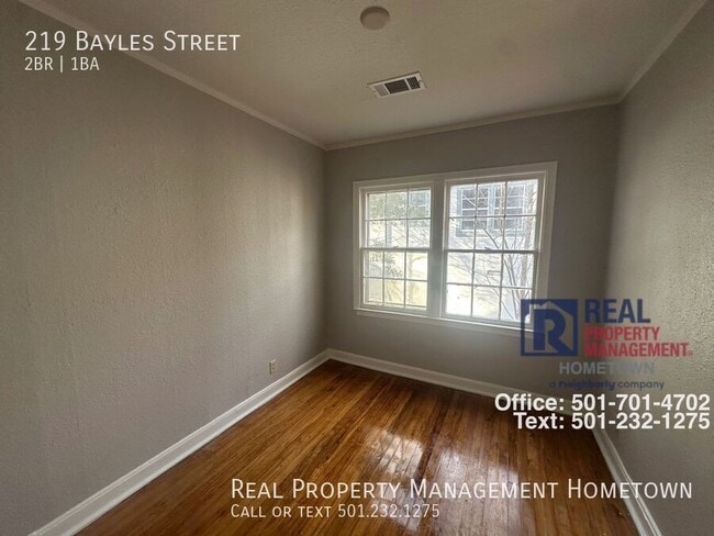 Building Photo - 219 Bayles St