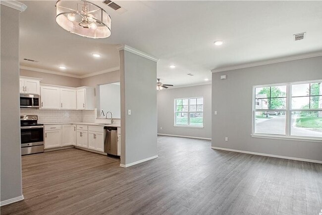 Building Photo - 1240 N Sicily Ln