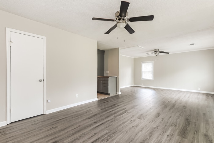 Building Photo - 213 Water Oak Dr